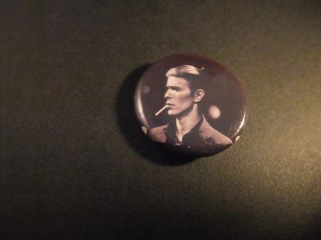 David Bowie Britse rockmuzikant ( met sigaret)
